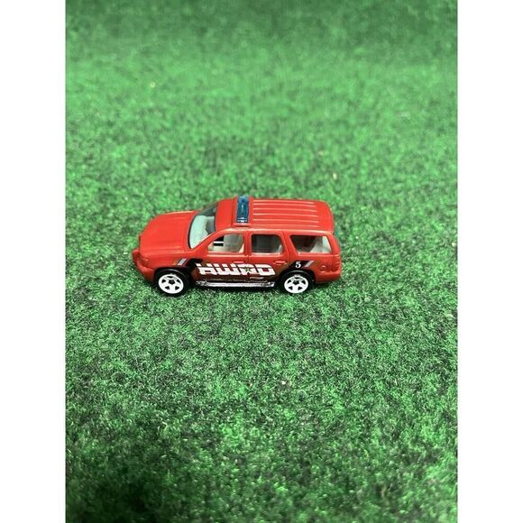 '07 Chevy Tahoe (Red) - Police Pursuit - Hot Wheels Basic Loose (2019) - Picture 2 of 4